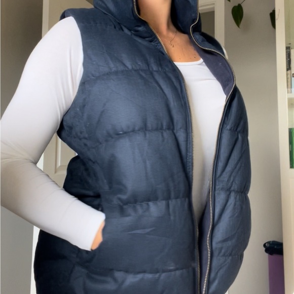 Navy puffer vest - Picture 11 of 11